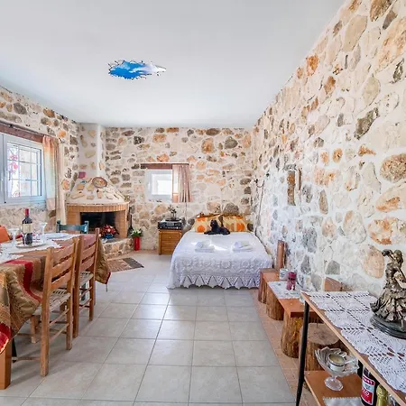 Lithahiro Stone House