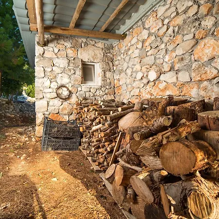 Lithahiro Stone House